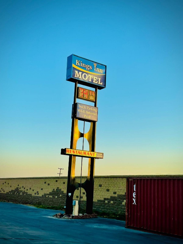 King's Inn Motel image 1